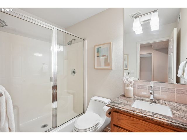 16432 Se MEADOWLAND Ct, Portland, OR 97236