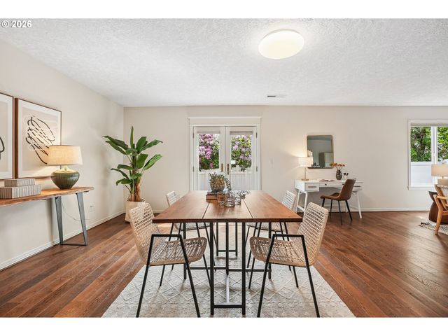 16432 Se MEADOWLAND Ct, Portland, OR 97236