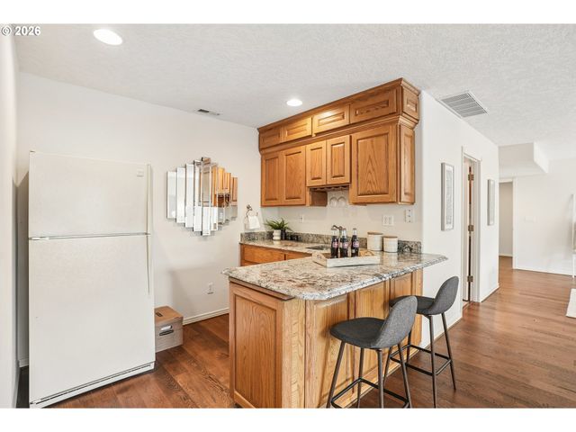16432 Se MEADOWLAND Ct, Portland, OR 97236