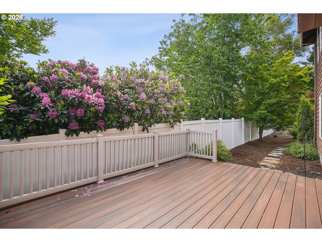 16432 Se MEADOWLAND Ct, Portland, OR 97236