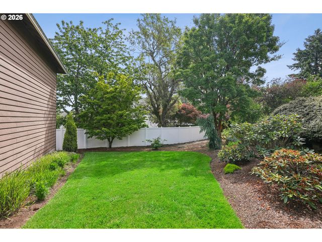 16432 Se MEADOWLAND Ct, Portland, OR 97236