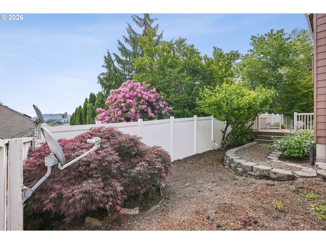 16432 Se MEADOWLAND Ct, Portland, OR 97236