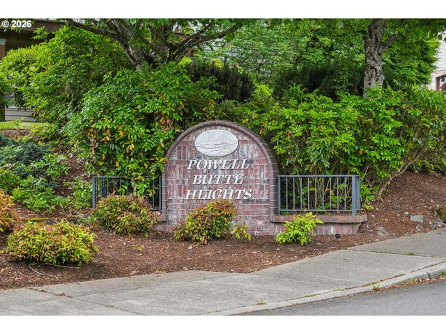 16432 Se MEADOWLAND Ct, Portland, OR 97236