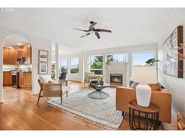 16432 Se MEADOWLAND Ct, Portland, OR 97236