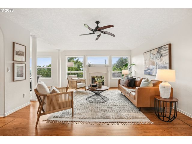 16432 Se MEADOWLAND Ct, Portland, OR 97236