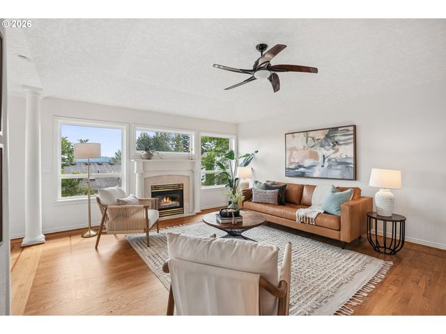 16432 Se MEADOWLAND Ct, Portland, OR 97236