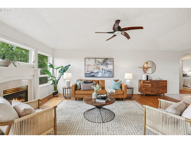 16432 Se MEADOWLAND Ct, Portland, OR 97236