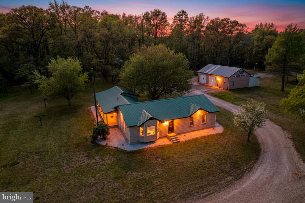 Image 1 of property listing at 12484 GREENSBORO RD, Greensboro, MD 21639