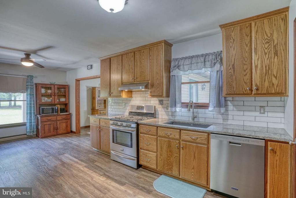 Image 14 of property listing at 12484 GREENSBORO RD, Greensboro, MD 21639