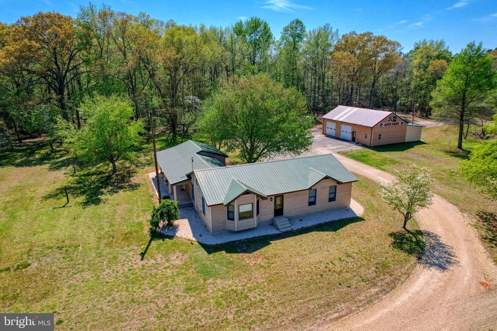 Image 2 of property listing at 12484 GREENSBORO RD, Greensboro, MD 21639