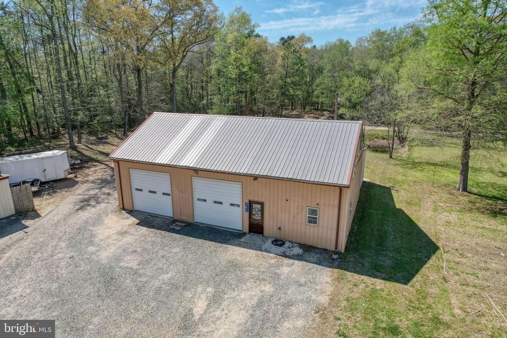 Image 3 of property listing at 12484 GREENSBORO RD, Greensboro, MD 21639