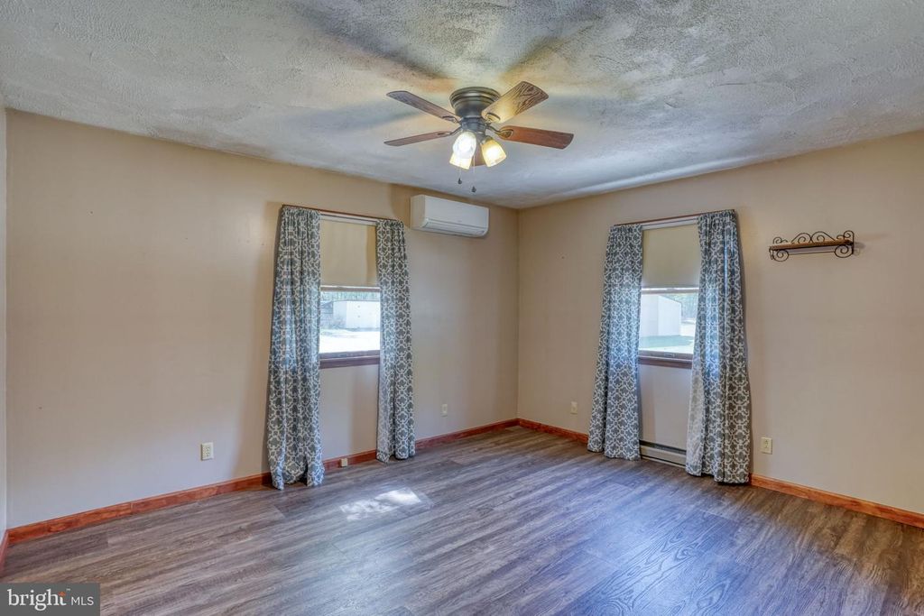 Image 34 of property listing at 12484 GREENSBORO RD, Greensboro, MD 21639