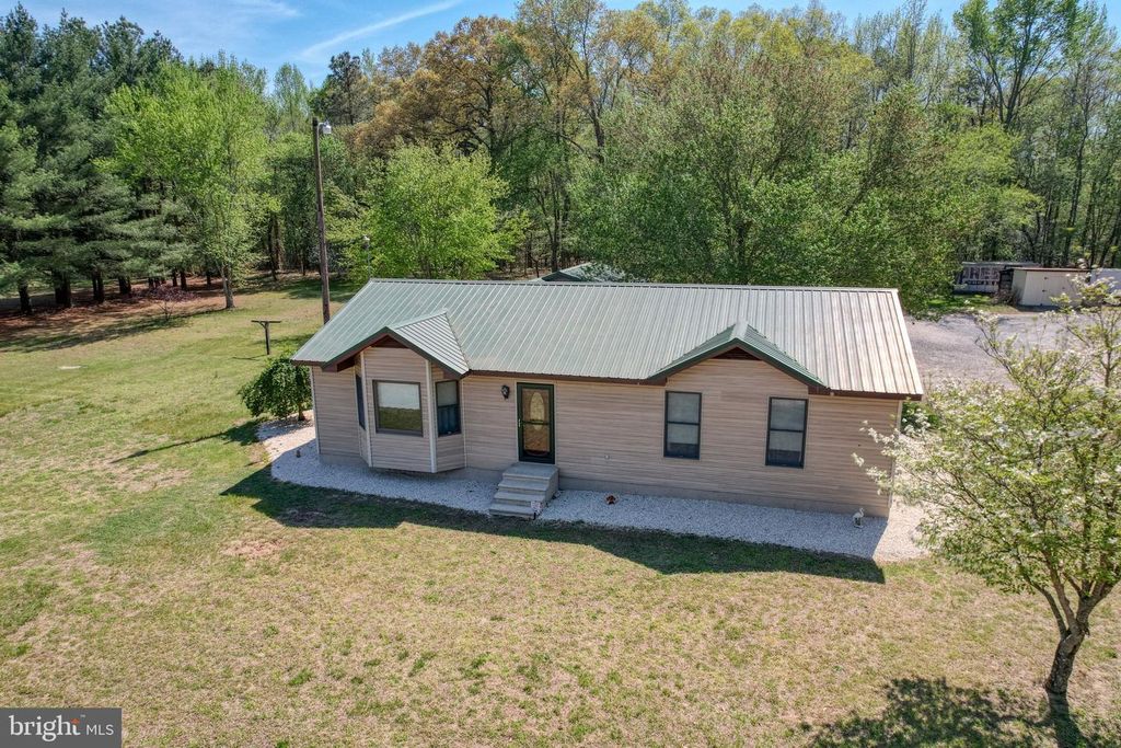 Image 4 of property listing at 12484 GREENSBORO RD, Greensboro, MD 21639