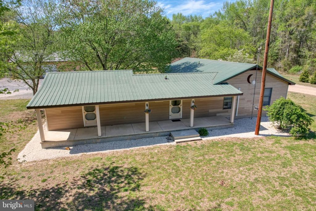 Image 6 of property listing at 12484 GREENSBORO RD, Greensboro, MD 21639