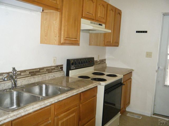 806 E 3rd St, Pueblo, CO 81001