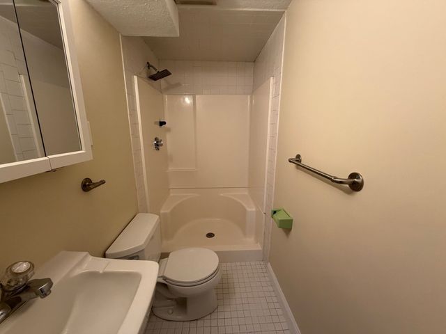 140 Lake Shore Rd 2B, Boston, MA 02135