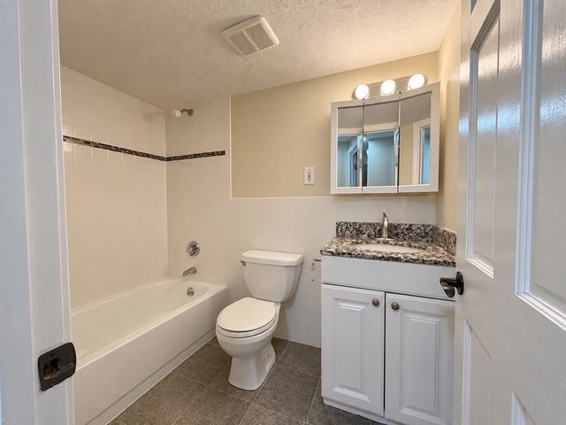 140 Lake Shore Rd 2B, Boston, MA 02135