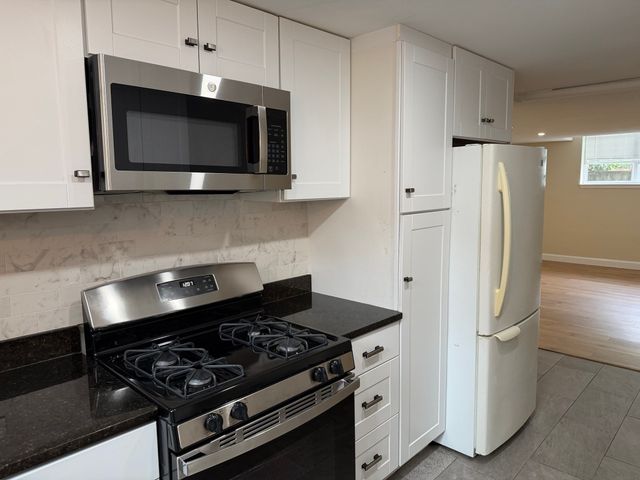 140 Lake Shore Rd 2B, Boston, MA 02135