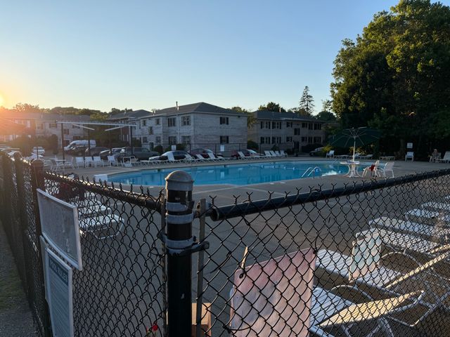 140 Lake Shore Rd 2B, Boston, MA 02135