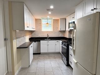 140 Lake Shore Rd 2B, Boston, MA 02135