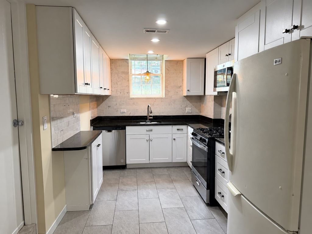 140 Lake Shore Rd 2B, Boston, MA 02135