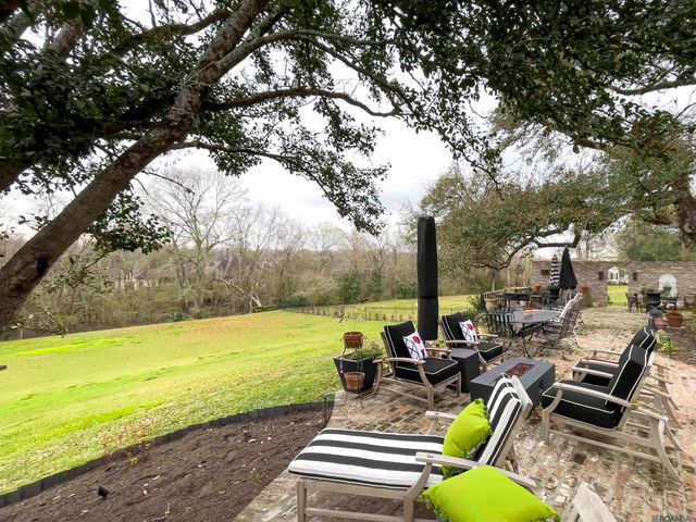 7868 Highland Rd, Baton Rouge, LA 70808