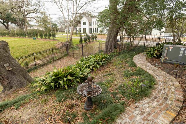 7868 Highland Rd, Baton Rouge, LA 70808