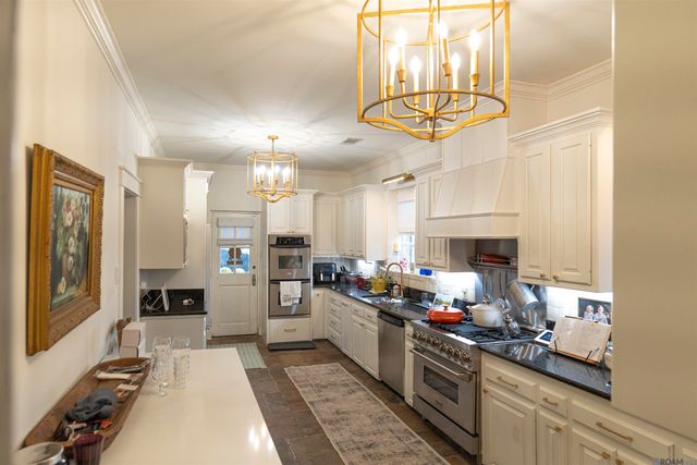 7868 Highland Rd, Baton Rouge, LA 70808