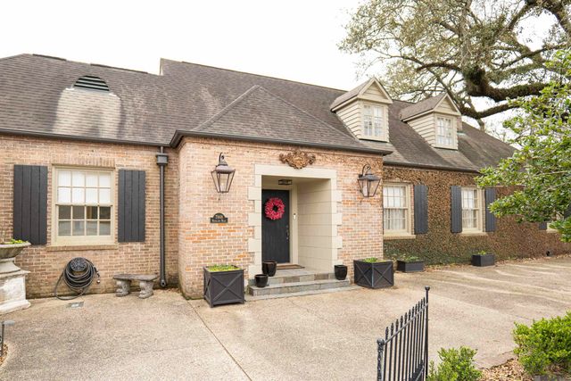 7868 Highland Rd, Baton Rouge, LA 70808