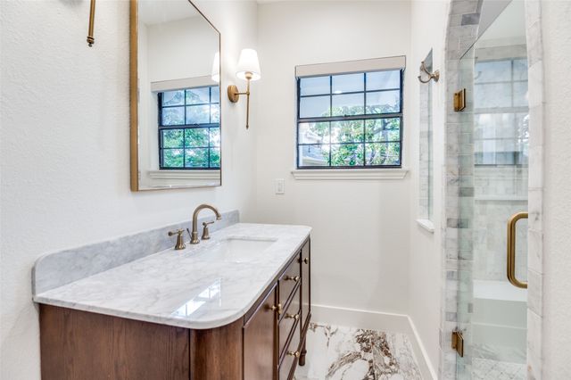 2010 Mayflower Drive, Dallas, TX 75208
