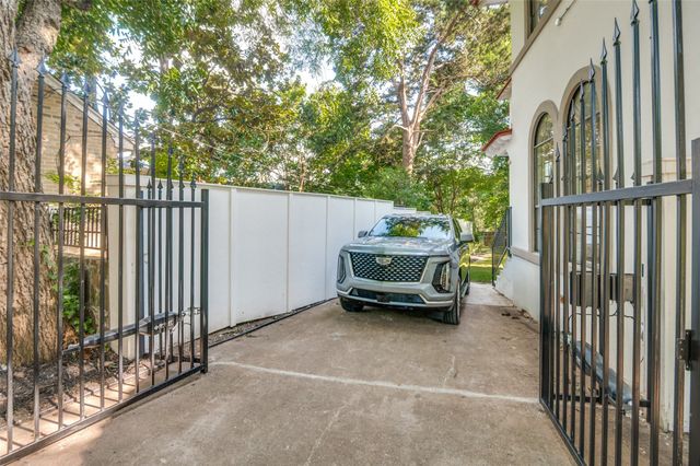 2010 Mayflower Drive, Dallas, TX 75208