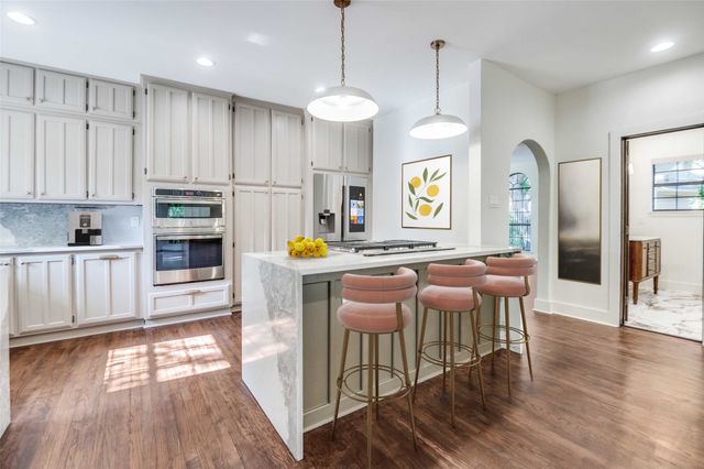 2010 Mayflower Drive, Dallas, TX 75208