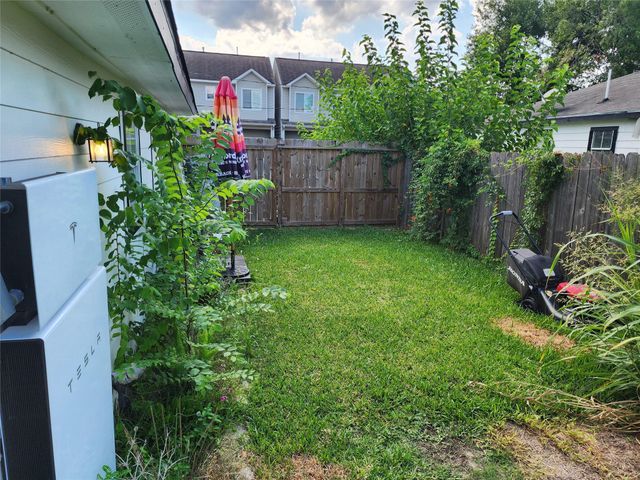 2120 Yates Street, Houston, TX 77020