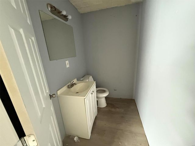 2721 Old Hanley Road, St Louis, MO 63114