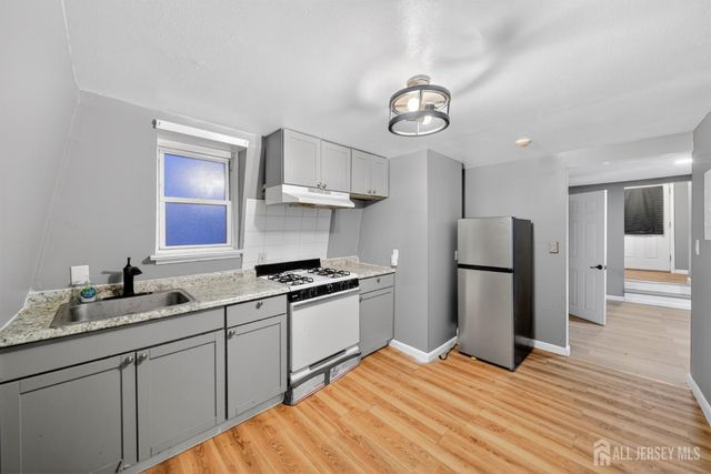 194 High Street 3, Perth Amboy, NJ 08861