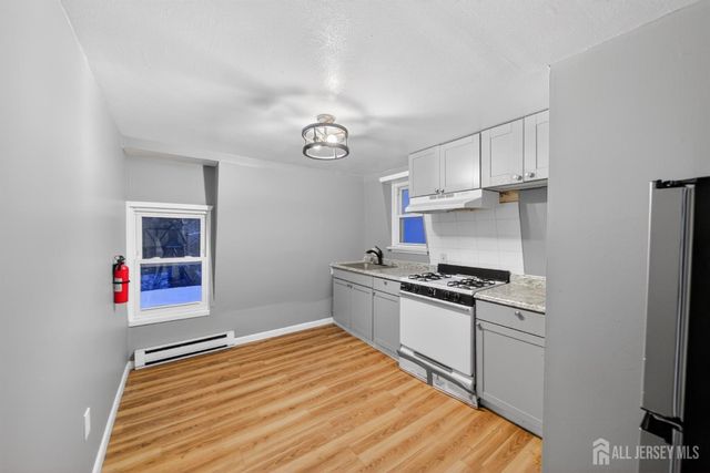 194 High Street 3, Perth Amboy, NJ 08861