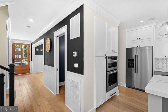 26 S PARK DR, Arlington, VA 22204