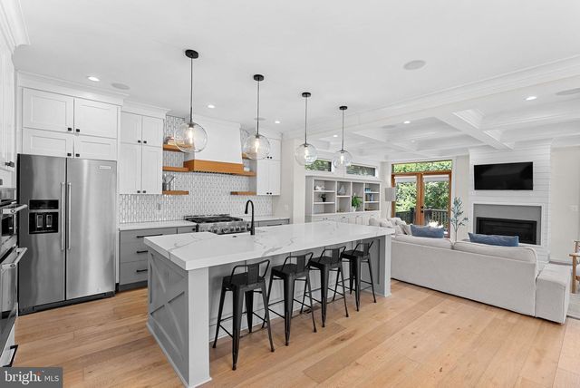 26 S PARK DR, Arlington, VA 22204