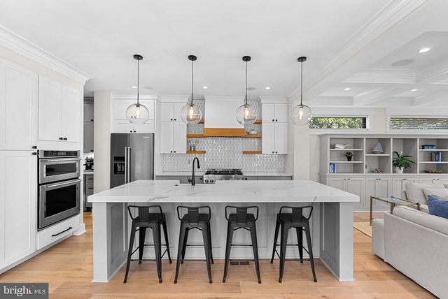 26 S PARK DR, Arlington, VA 22204