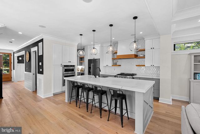 26 S PARK DR, Arlington, VA 22204