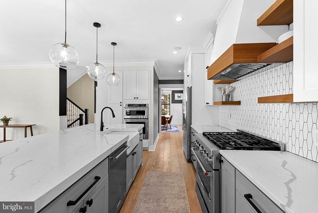 26 S PARK DR, Arlington, VA 22204