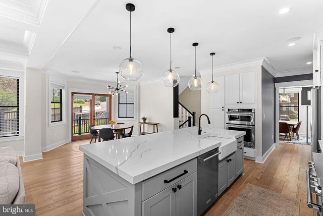 26 S PARK DR, Arlington, VA 22204