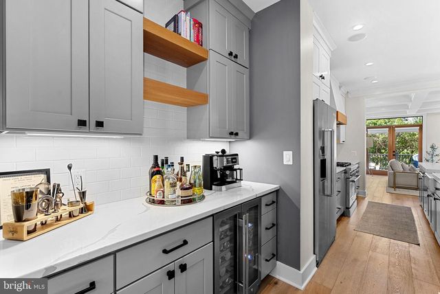 26 S PARK DR, Arlington, VA 22204