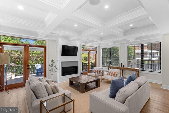 26 S PARK DR, Arlington, VA 22204