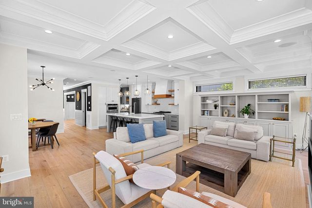 26 S PARK DR, Arlington, VA 22204