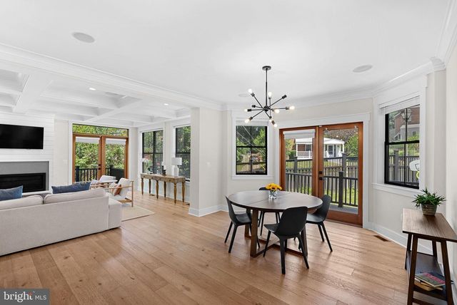 26 S PARK DR, Arlington, VA 22204