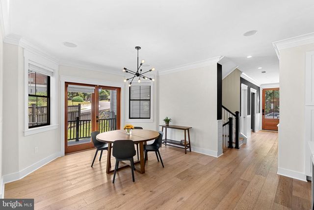 26 S PARK DR, Arlington, VA 22204