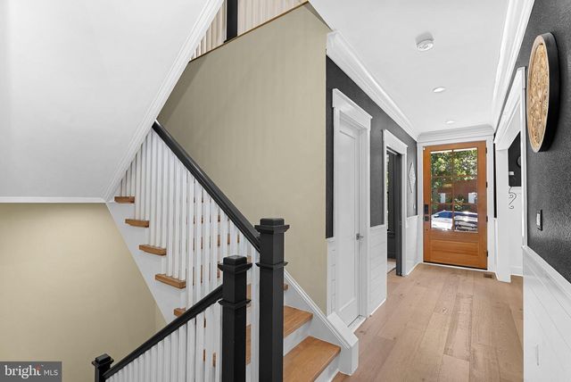 26 S PARK DR, Arlington, VA 22204