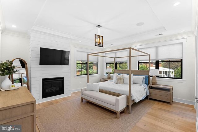 26 S PARK DR, Arlington, VA 22204