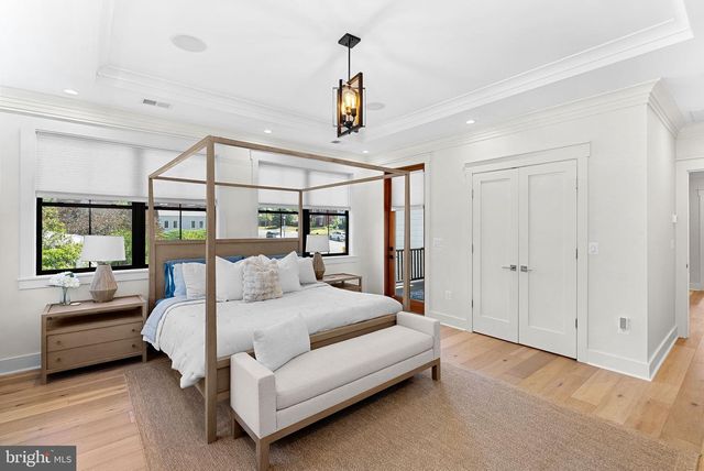 26 S PARK DR, Arlington, VA 22204